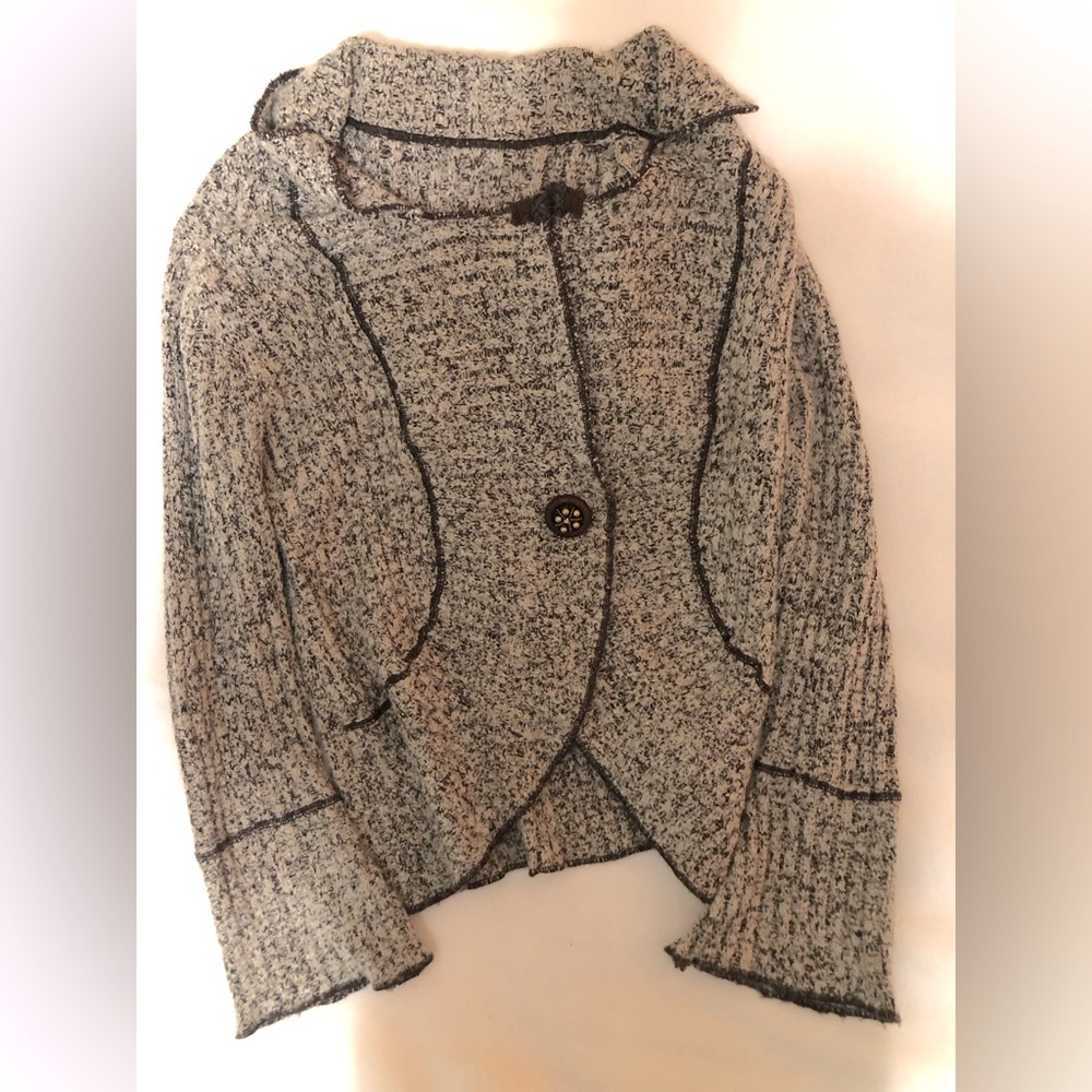 Gently worn. Pet and smoke free home. Knitted sweater.